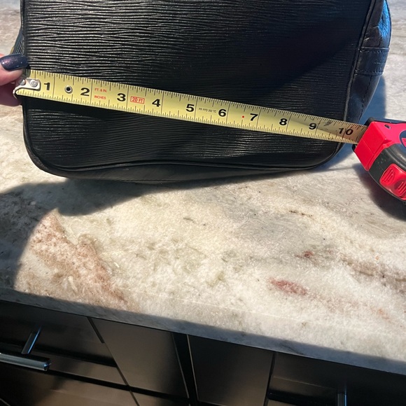 Authentic Louis Vuitton black Epi  bucket bag - Picture 14 of 15